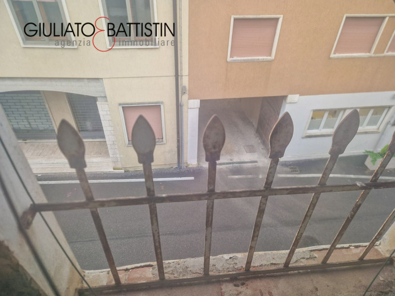 ISOLA VICENTINA: nel centro del paese siamo a proporre Palazzetto Terra/Cielo semi indipendente i...