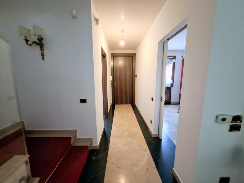 UN VERO ANGOLO DEL PARADISO IN PIENO CENTRO VIC.DUOMO €.1.080.000 - rif.SB02

Presentiamo un'eleg...