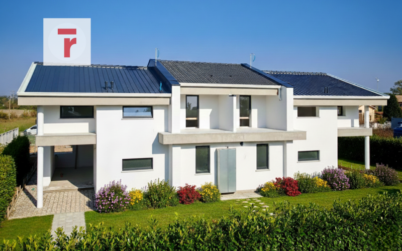 Bifamiliare di nuova costruzione inserita in un contesto immerso nel verde, dove i comfort abitat...