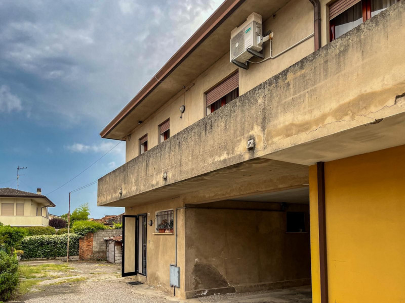 (Per INFO Vittorio 3517343301) Proponiamo in vendita una splendida bifamiliare nel cuore di Pozzo...