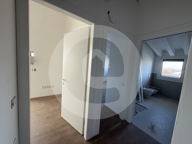 Scopri un'opportunità unica nel cuore della tranquillità! Situato nella suggestiva frazione di Fr...