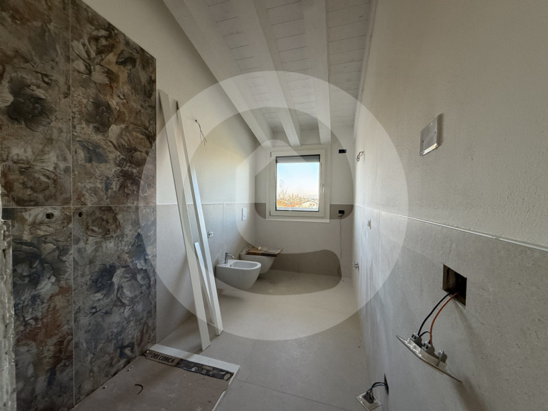 Scopri un'opportunità unica nel cuore della tranquillità! Situato nella suggestiva frazione di Fr...