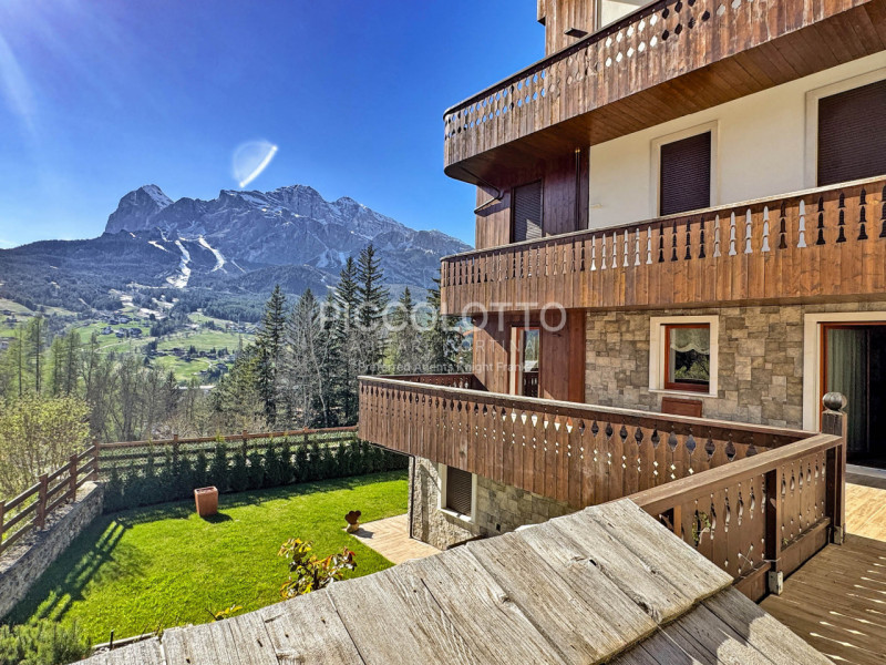 Rif. V5298 - Cortina d'Ampezzo, località Pralongo, appartamento al primo piano in vendita con amp...