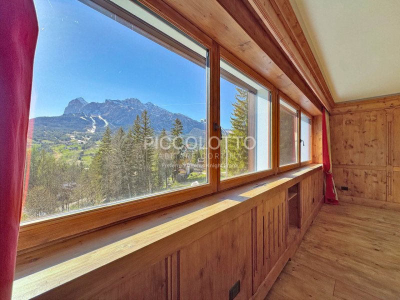 Rif. V5298 - Cortina d'Ampezzo, località Pralongo, appartamento al primo piano in vendita con amp...