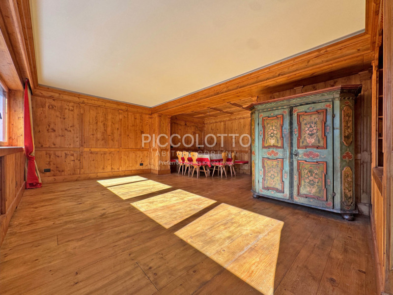 Rif. V5298 - Cortina d'Ampezzo, località Pralongo, appartamento al primo piano in vendita con amp...
