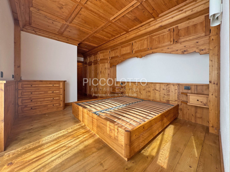 Rif. V5298 - Cortina d'Ampezzo, località Pralongo, appartamento al primo piano in vendita con amp...