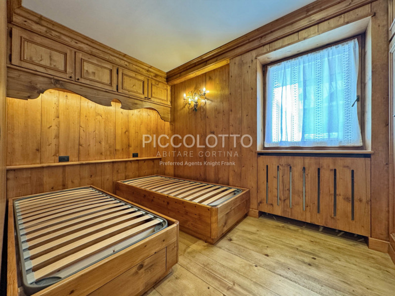 Rif. V5298 - Cortina d'Ampezzo, località Pralongo, appartamento al primo piano in vendita con amp...