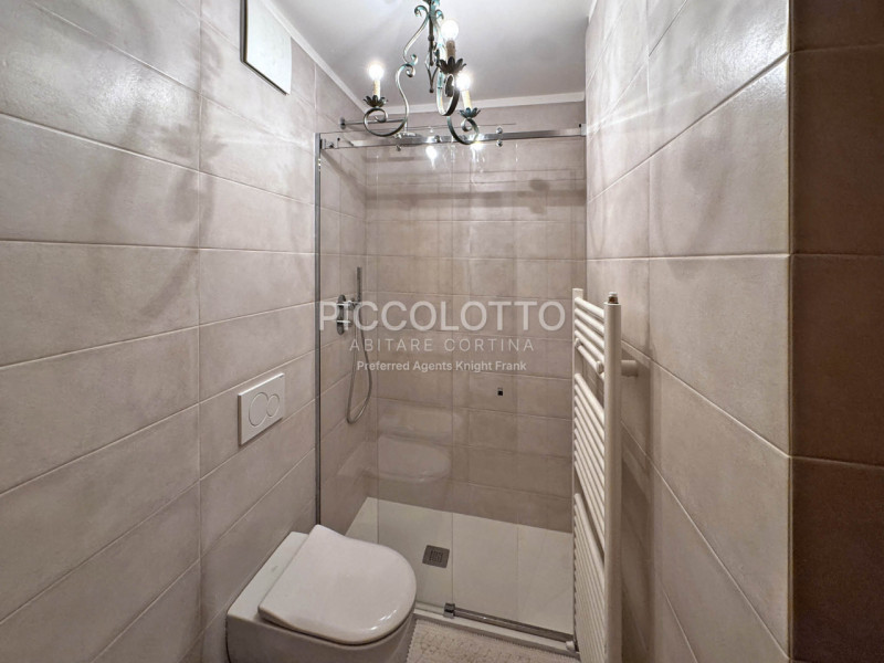 Rif. V5298 - Cortina d'Ampezzo, località Pralongo, appartamento al primo piano in vendita con amp...