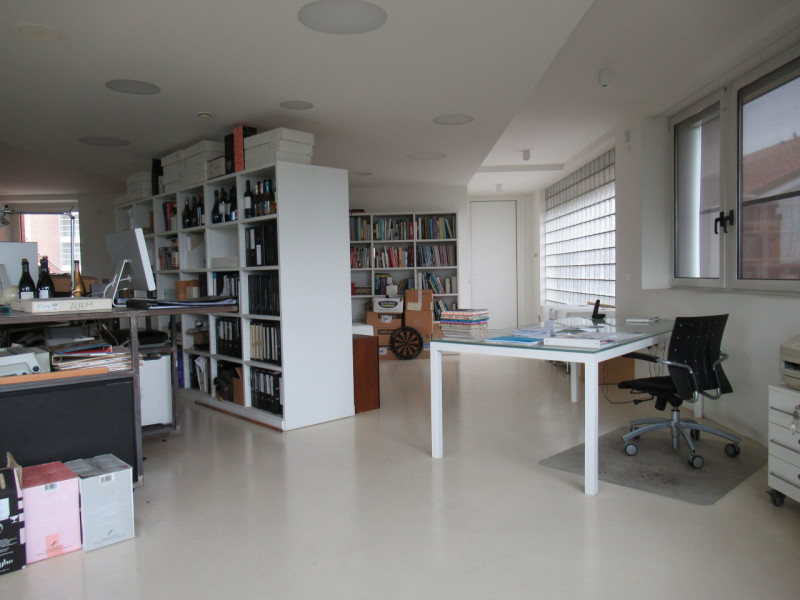 A Treviso (TV), zona fonderia, proponiamo in vendita ampio ed elegante ufficio open space di 122 ...