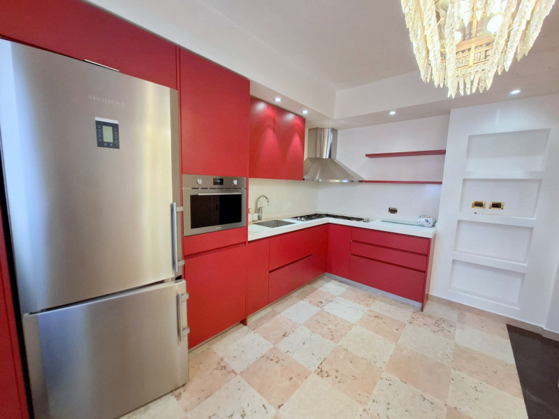 CASA INDIPENDENTE CON GIARDINETTO NEL QUORE STORICO S.GIOVANNI/DUOMO- rif.SB021

Presentiamo un'e...