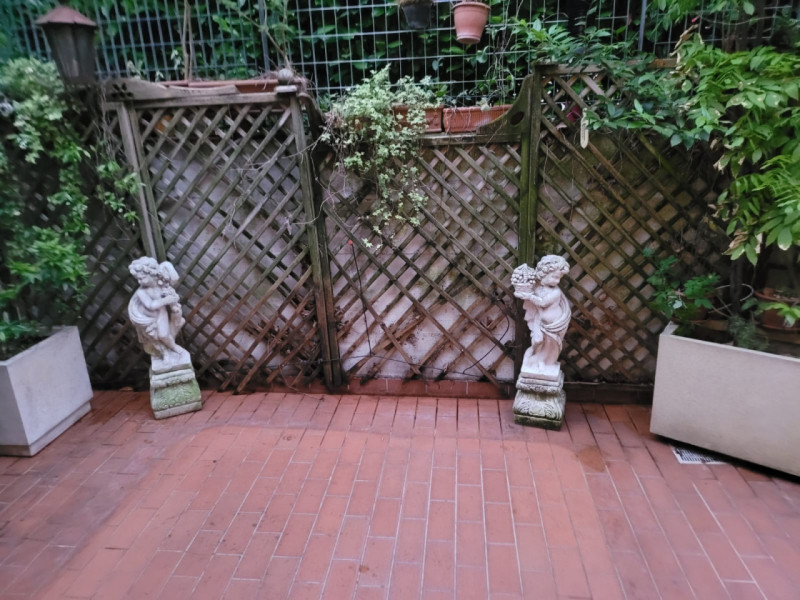 CASA INDIPENDENTE CON GIARDINETTO NEL QUORE STORICO S.GIOVANNI/DUOMO- rif.SB021

Presentiamo un'e...