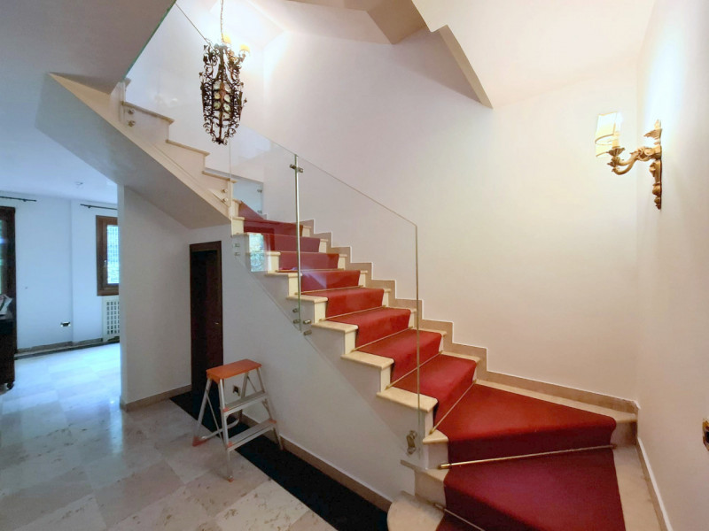 CASA INDIPENDENTE CON GIARDINETTO NEL QUORE STORICO S.GIOVANNI/DUOMO- rif.SB021

Presentiamo un'e...