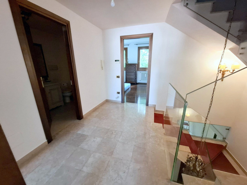 CASA INDIPENDENTE CON GIARDINETTO NEL QUORE STORICO S.GIOVANNI/DUOMO- rif.SB021

Presentiamo un'e...