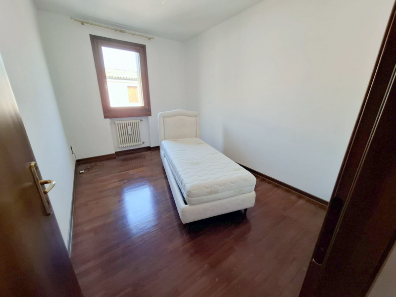 CASA INDIPENDENTE CON GIARDINETTO NEL QUORE STORICO S.GIOVANNI/DUOMO- rif.SB021

Presentiamo un'e...