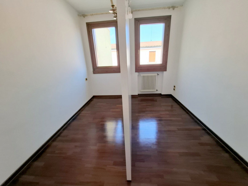 CASA INDIPENDENTE CON GIARDINETTO NEL QUORE STORICO S.GIOVANNI/DUOMO- rif.SB021

Presentiamo un'e...