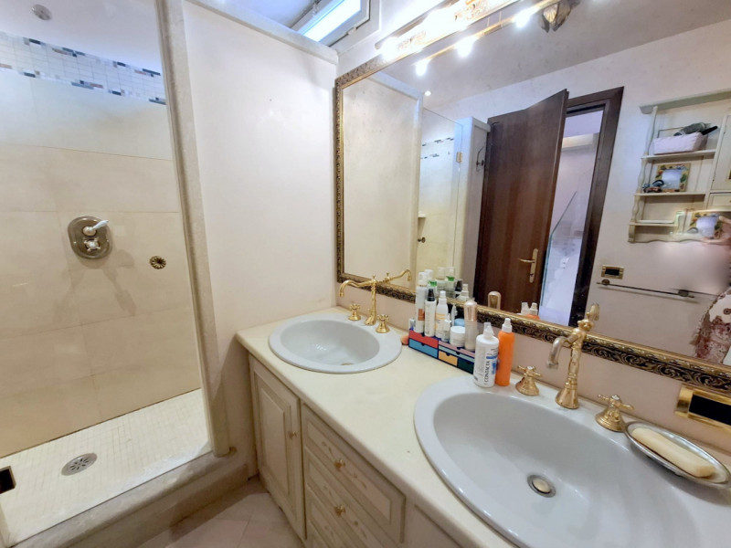 CASA INDIPENDENTE CON GIARDINETTO NEL QUORE STORICO S.GIOVANNI/DUOMO- rif.SB021

Presentiamo un'e...