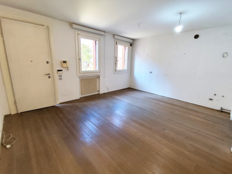 2 CAMERE COCCOLO E RITRUTTURATO A S.GIOVANNI/DUOMO €.380.000 - rif.SB022

Presentiamo un'angolo d...