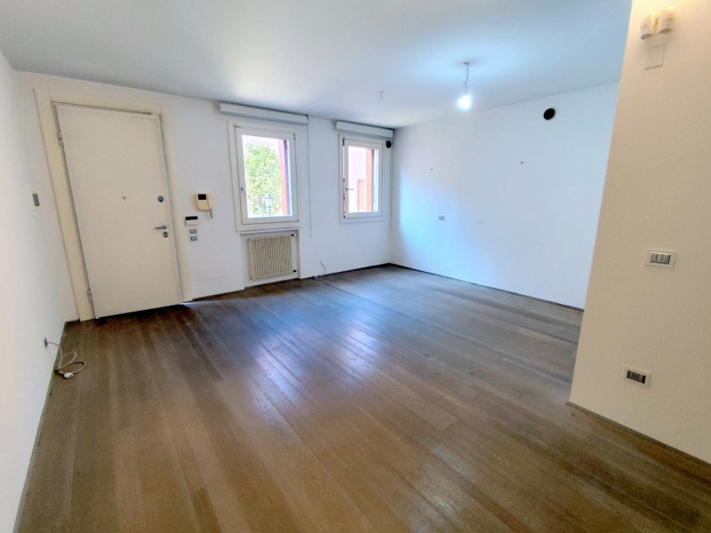 2 CAMERE COCCOLO E RITRUTTURATO A S.GIOVANNI/DUOMO €.380.000 - rif.SB022

Presentiamo un'angolo d...