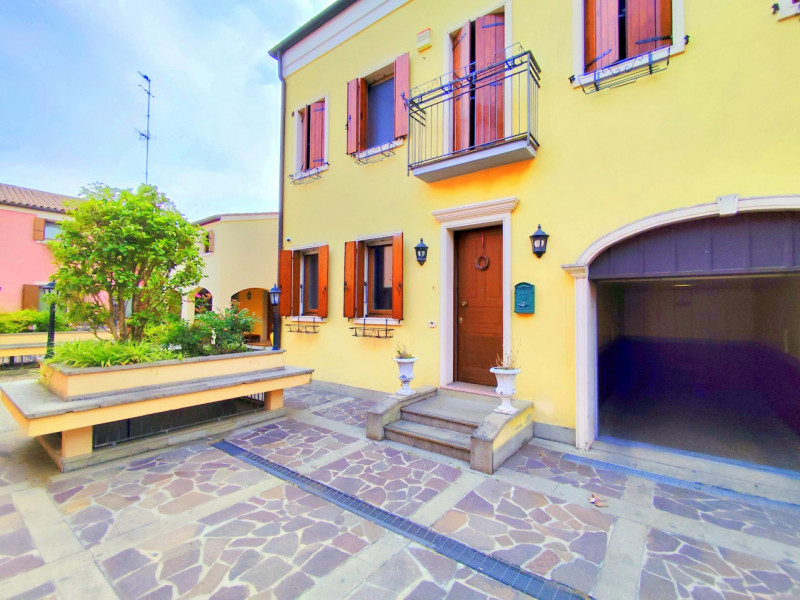 2 CAMERE COCCOLO E RITRUTTURATO A S.GIOVANNI/DUOMO €.380.000 - rif.SB022

Presentiamo un'angolo d...