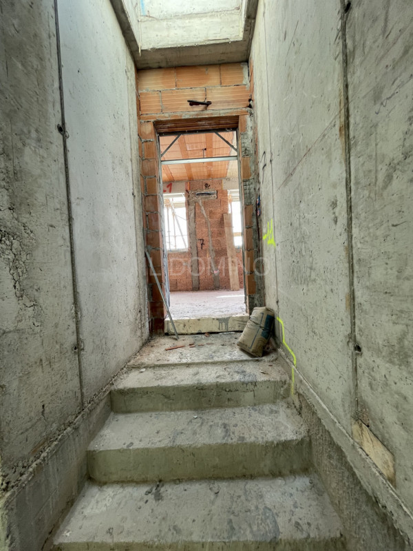 Nuovo Attico su piccola palazzina signorile di 7 unità, posto al 3° e ultimo piano servito da asc...