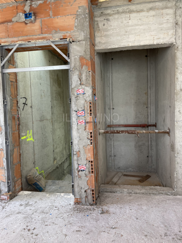 Nuovo Attico su piccola palazzina signorile di 7 unità, posto al 3° e ultimo piano servito da asc...