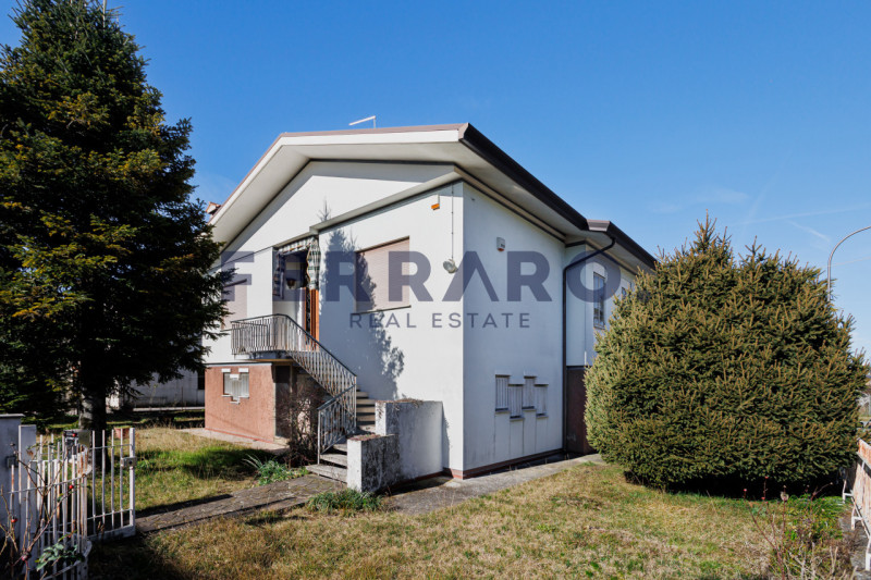 Treviso, Santa Bona. Codice IV3.
In contesto tranquillo e ricercato, comodo ai principali servizi...