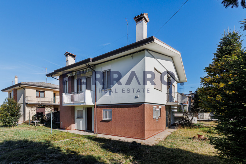 Treviso, Santa Bona. Codice IV3.
In contesto tranquillo e ricercato, comodo ai principali servizi...