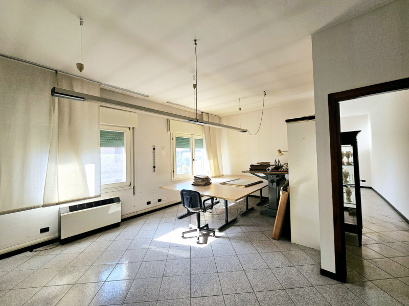 Proponiamo in vendita a Tribano, comodissima al centro del Paese, soluzione indipendente, attualm...