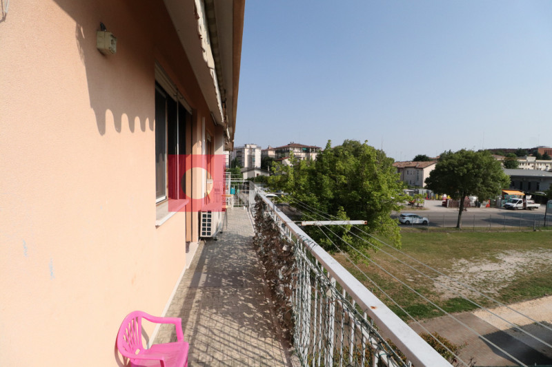 TREVISO: FUORI MURA

A 400 m dalle mura di Treviso vendesi appartamento in esclusiva al secondo e...