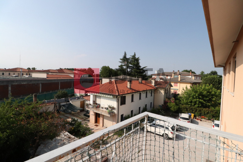 TREVISO: FUORI MURA

A 400 m dalle mura di Treviso vendesi appartamento in esclusiva al secondo e...