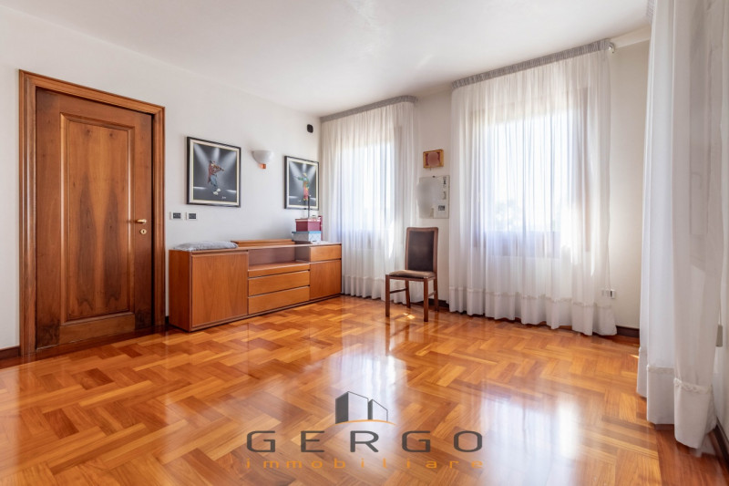 (Per INFO Giovanni 3888920530) NOSTRA ESCLUSIVA. A soli 10 minuti di strada da Valdobbiadene, a Q...