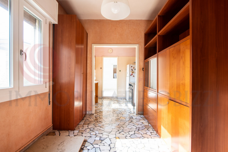 PADOVA zona Paltana: vendesi appartamento parzialmente ristrutturato su un piccolo palazzina di s...