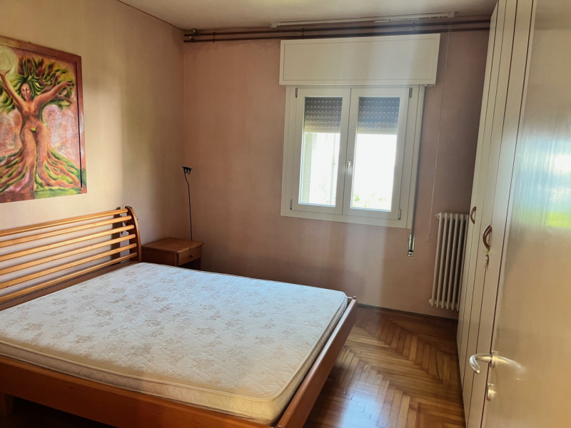 PADOVA zona Paltana: vendesi appartamento parzialmente ristrutturato su un piccolo palazzina di s...