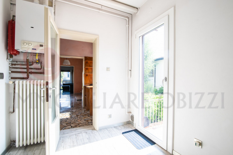 PADOVA zona Paltana: vendesi appartamento parzialmente ristrutturato su un piccolo palazzina di s...