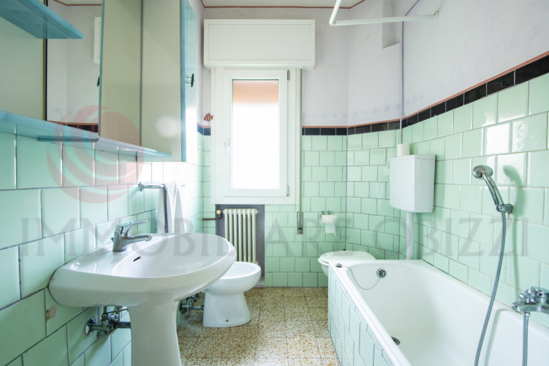 PADOVA zona Paltana: vendesi appartamento parzialmente ristrutturato su un piccolo palazzina di s...