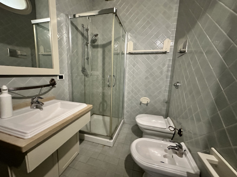 Esclusiva abitazione in vendita € 720.000, in Via Cesare Battisti, a 30 metri da Ospedale. Esposi...