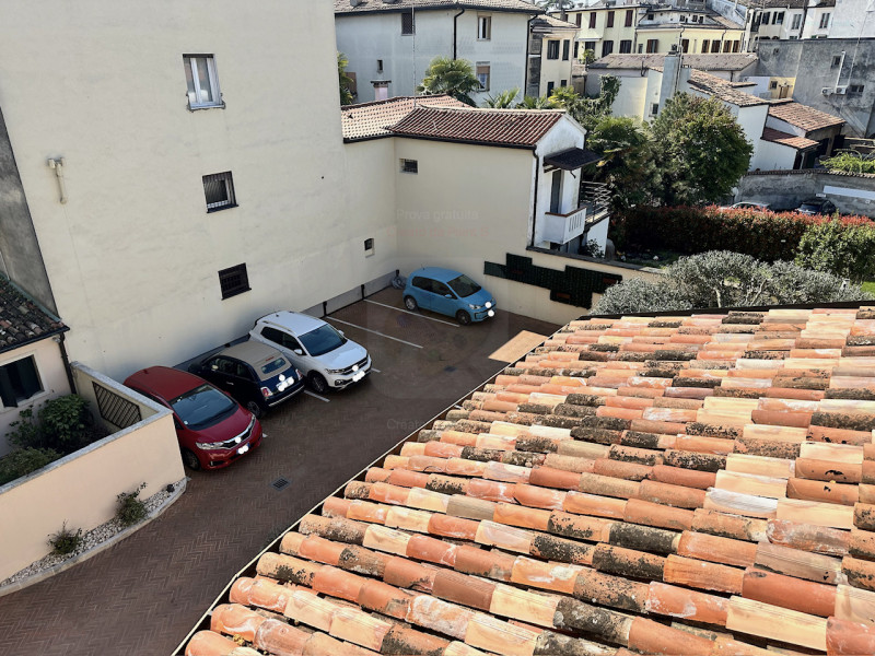 Esclusiva abitazione in vendita € 720.000, in Via Cesare Battisti, a 30 metri da Ospedale. Esposi...