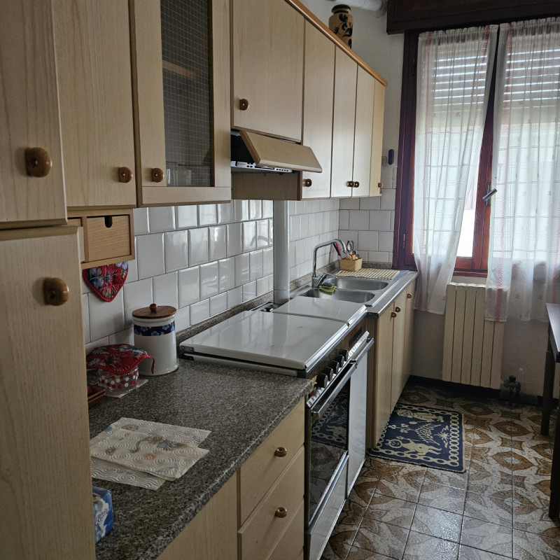 Proponiamo in vendita, in esclusiva presso la nostra agenzia, una casa singola situata nel centro...