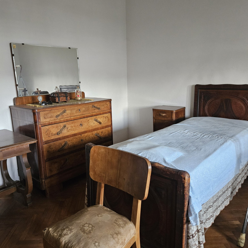 Proponiamo in vendita, in esclusiva presso la nostra agenzia, una casa singola situata nel centro...