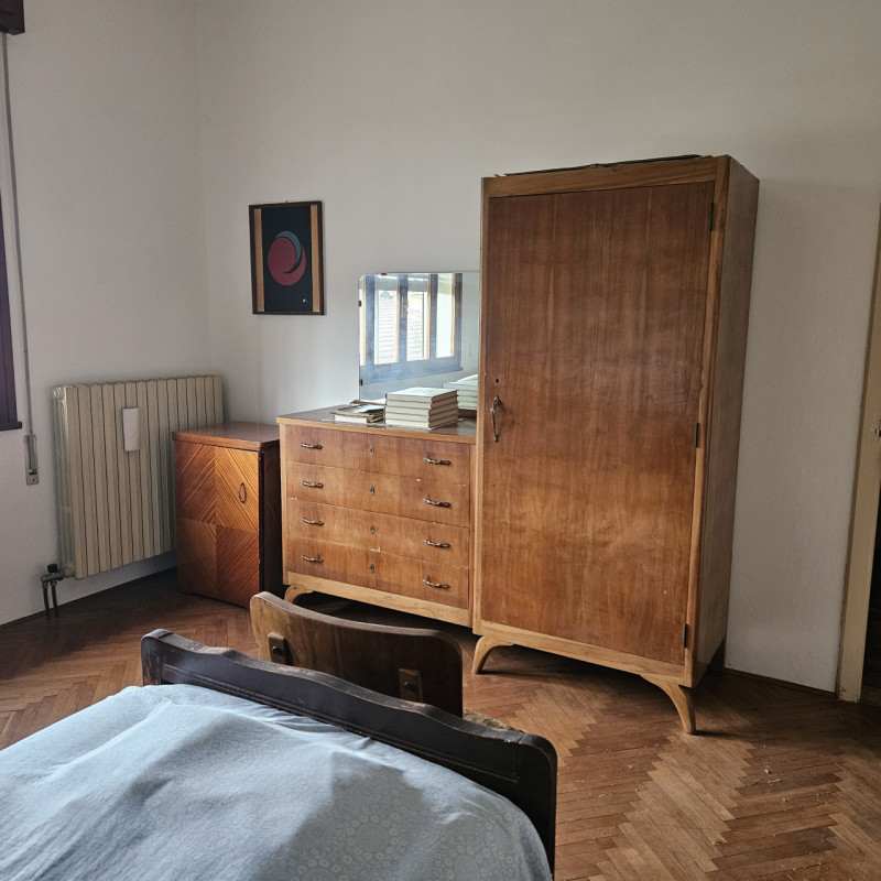 Proponiamo in vendita, in esclusiva presso la nostra agenzia, una casa singola situata nel centro...