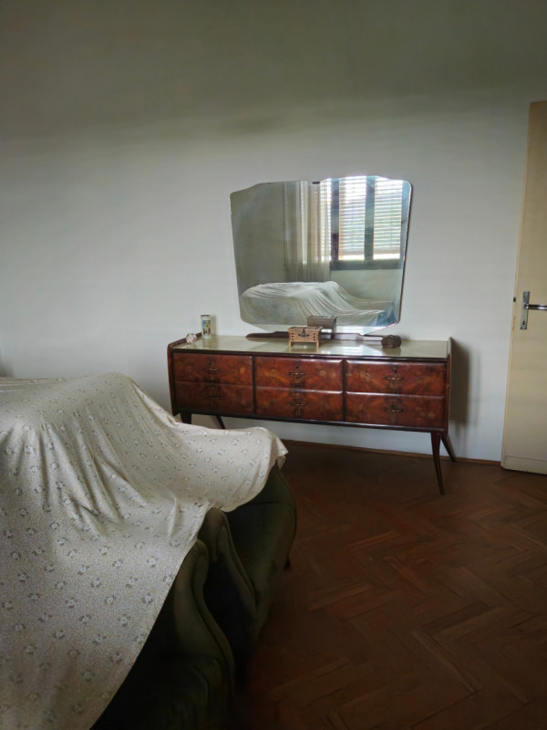 Proponiamo in vendita, in esclusiva presso la nostra agenzia, una casa singola situata nel centro...