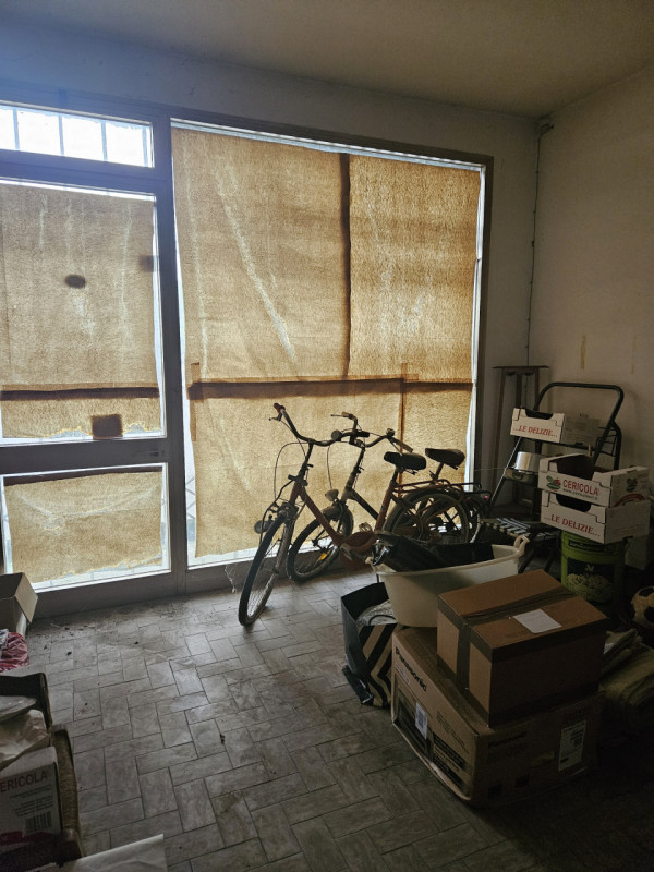 Proponiamo in vendita, in esclusiva presso la nostra agenzia, una casa singola situata nel centro...