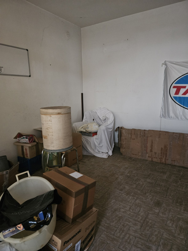 Proponiamo in vendita, in esclusiva presso la nostra agenzia, una casa singola situata nel centro...