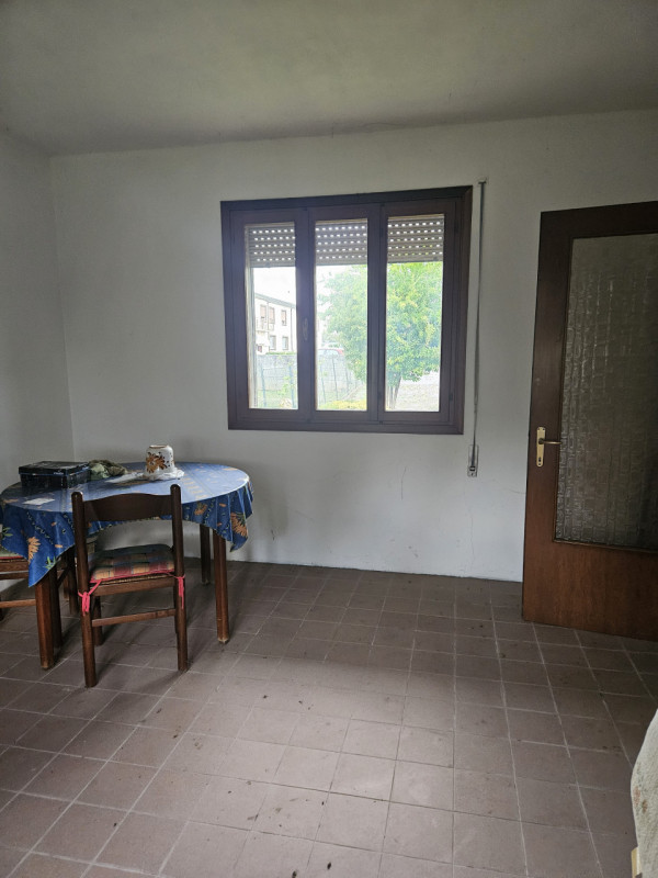 Proponiamo in vendita, in esclusiva presso la nostra agenzia, una casa singola situata nel centro...