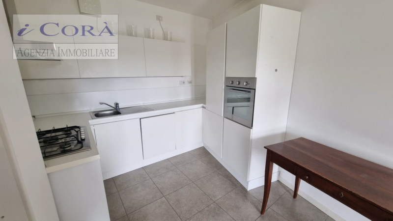 Selvazzano Dentro, appartamento 2 due camere al secondo piano di prestigiosa palazzina condominia...