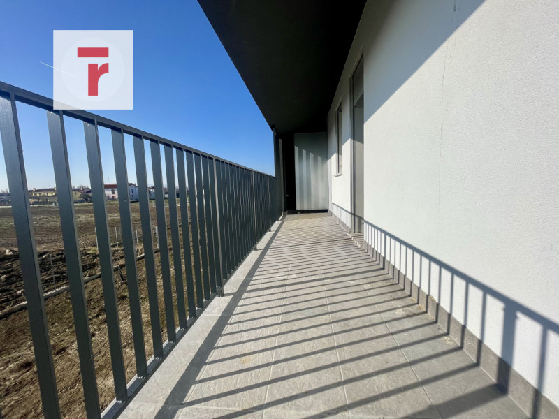 Vicinanze Guizza nuova porzione di bifamiliare con giardino di 360 mq disposto su tre livelli.

L...