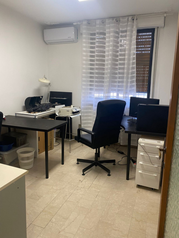 Nel cuore pulsante del quartiere Arcella, in una posizione strategica e ben collegata, proponiamo...