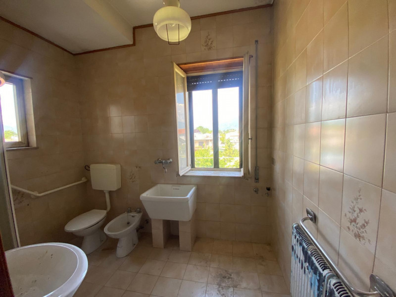 MARANO VICENTINO: Appartamento bicamere con garage e orto €110.000. 
Per info chiamare 0445-82474...