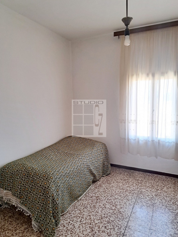 Proponiamo in vendita soluzione COMPLETAMENTE INDIPENDENTE, con annessi ricoveri agricoli su un l...