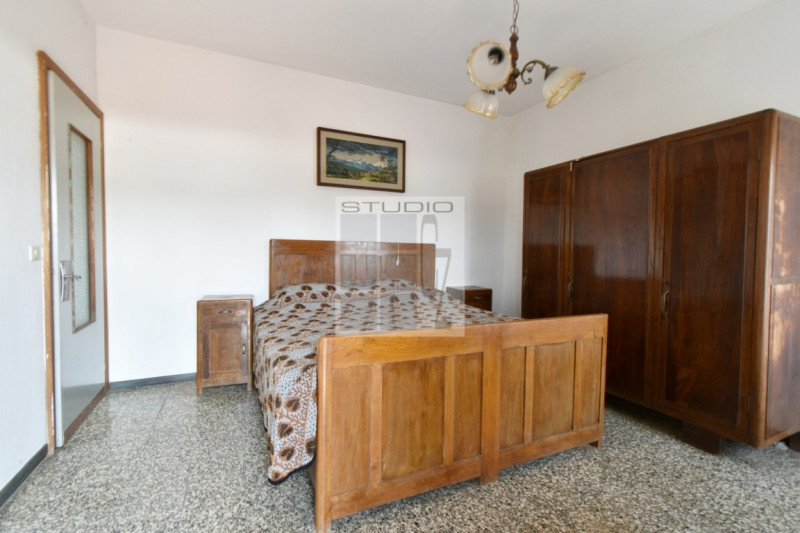 Proponiamo in vendita soluzione COMPLETAMENTE INDIPENDENTE, con annessi ricoveri agricoli su un l...